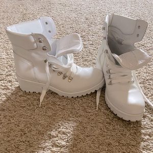 Steve Madden | White Leather Work Boots | Gently Worn